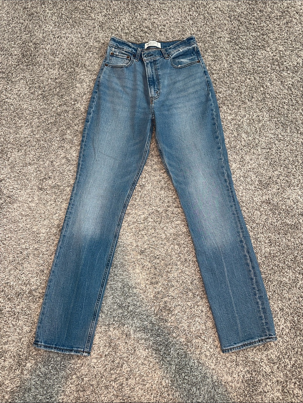 Abercrombie & Fitch ~ 90s Slim Straight Ultra High Rise ~ Size 28